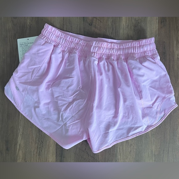 Lululemon Hotty Hot LR short 2.5” Lined - Picture 8 of 8